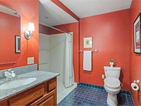 66 Dunder Road Burlington VT 05401