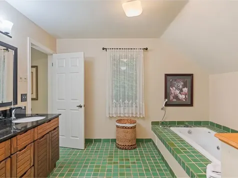 66 Dunder Road Burlington VT 05401