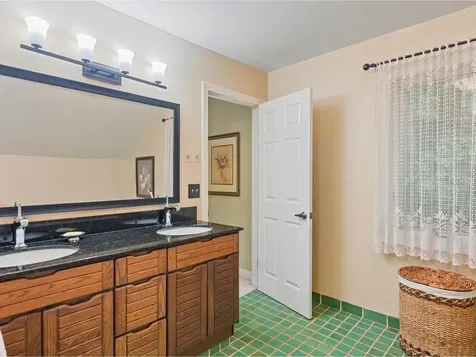 66 Dunder Road Burlington VT 05401