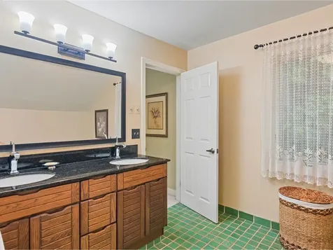 66 Dunder Road Burlington VT 05401