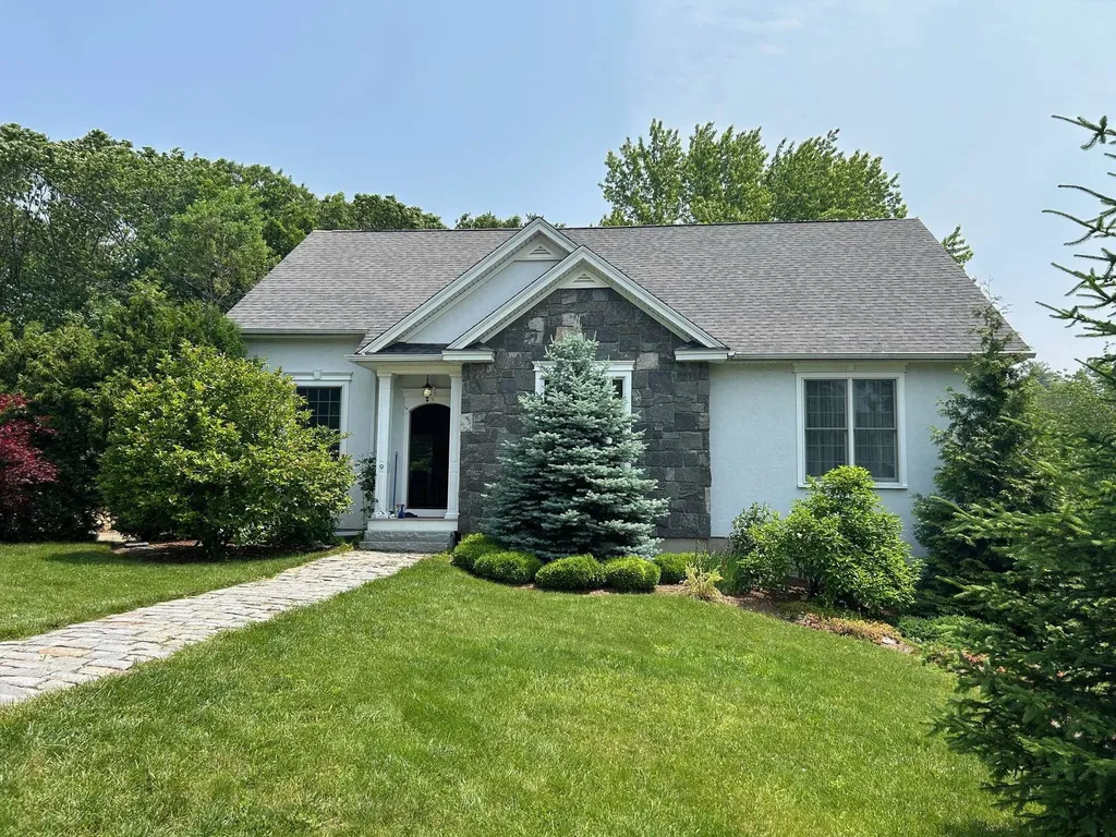 9 Woodlawn Avenue Bedford NH 03110