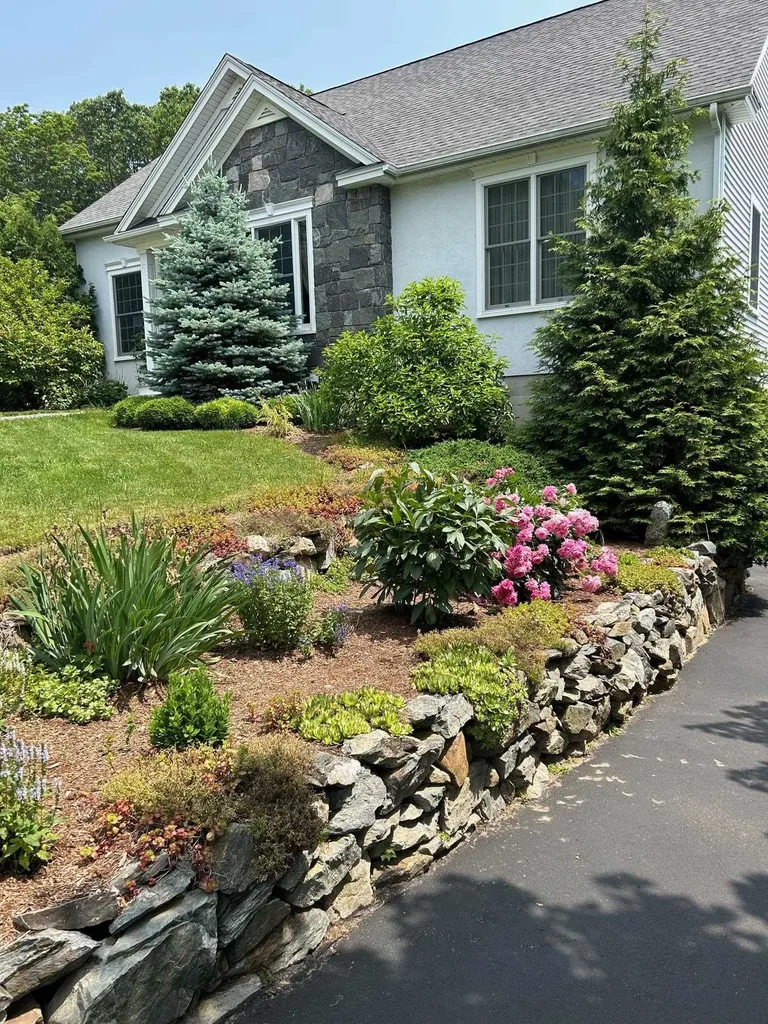 9 Woodlawn Avenue Bedford NH 03110