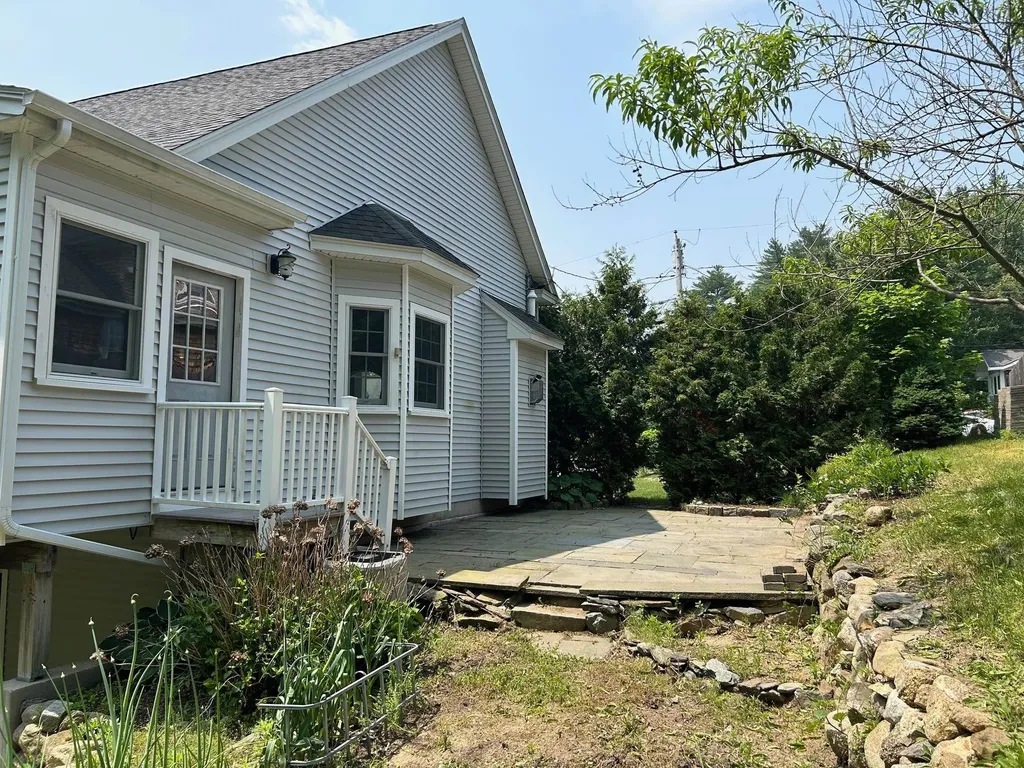 9 Woodlawn Avenue Bedford NH 03110