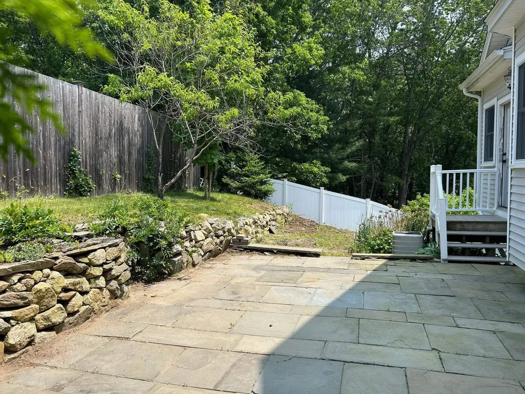 9 Woodlawn Avenue Bedford NH 03110
