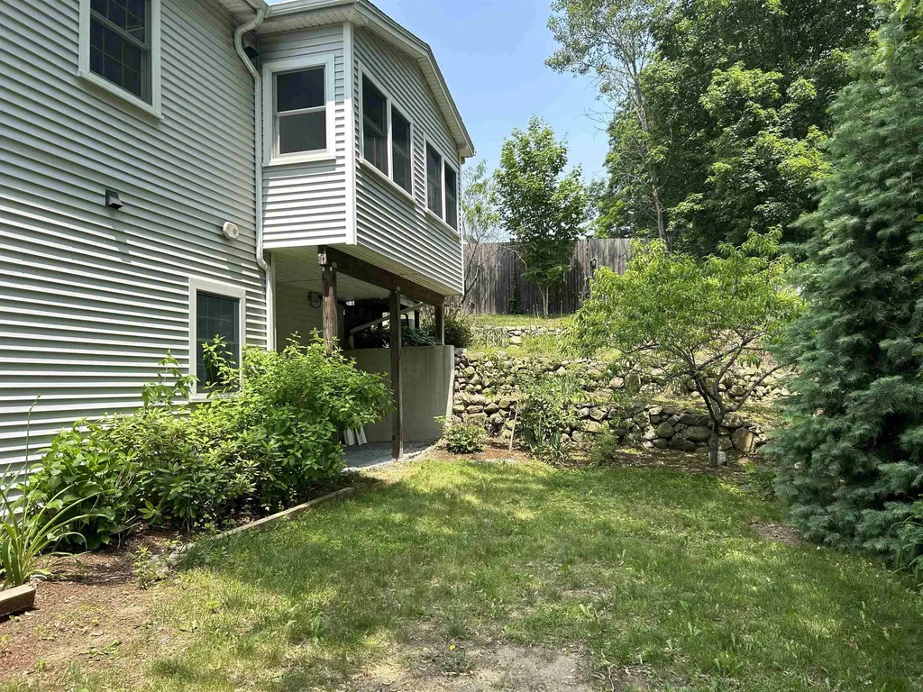 9 Woodlawn Avenue Bedford NH 03110