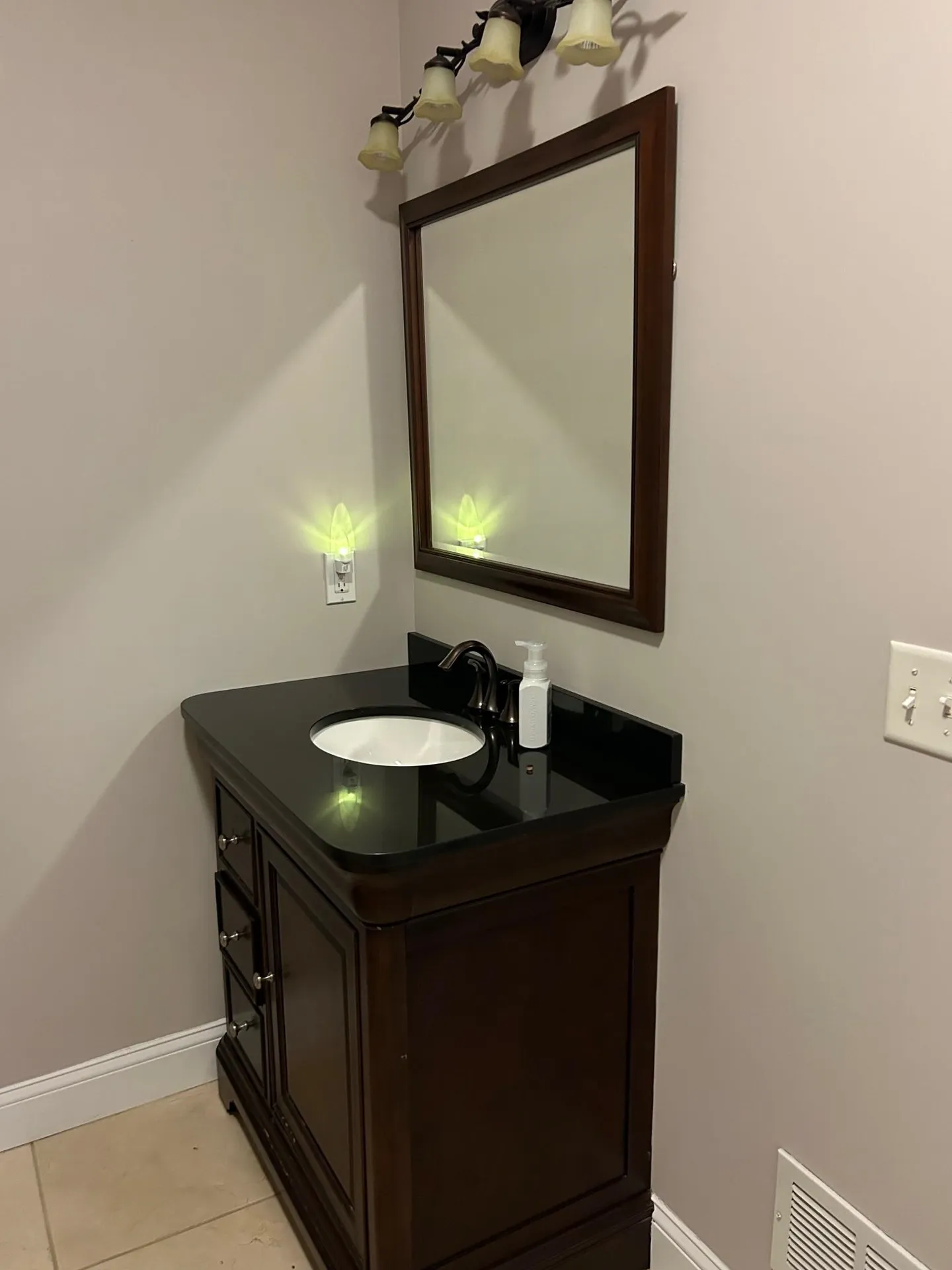 9 Woodlawn Avenue Bedford NH 03110