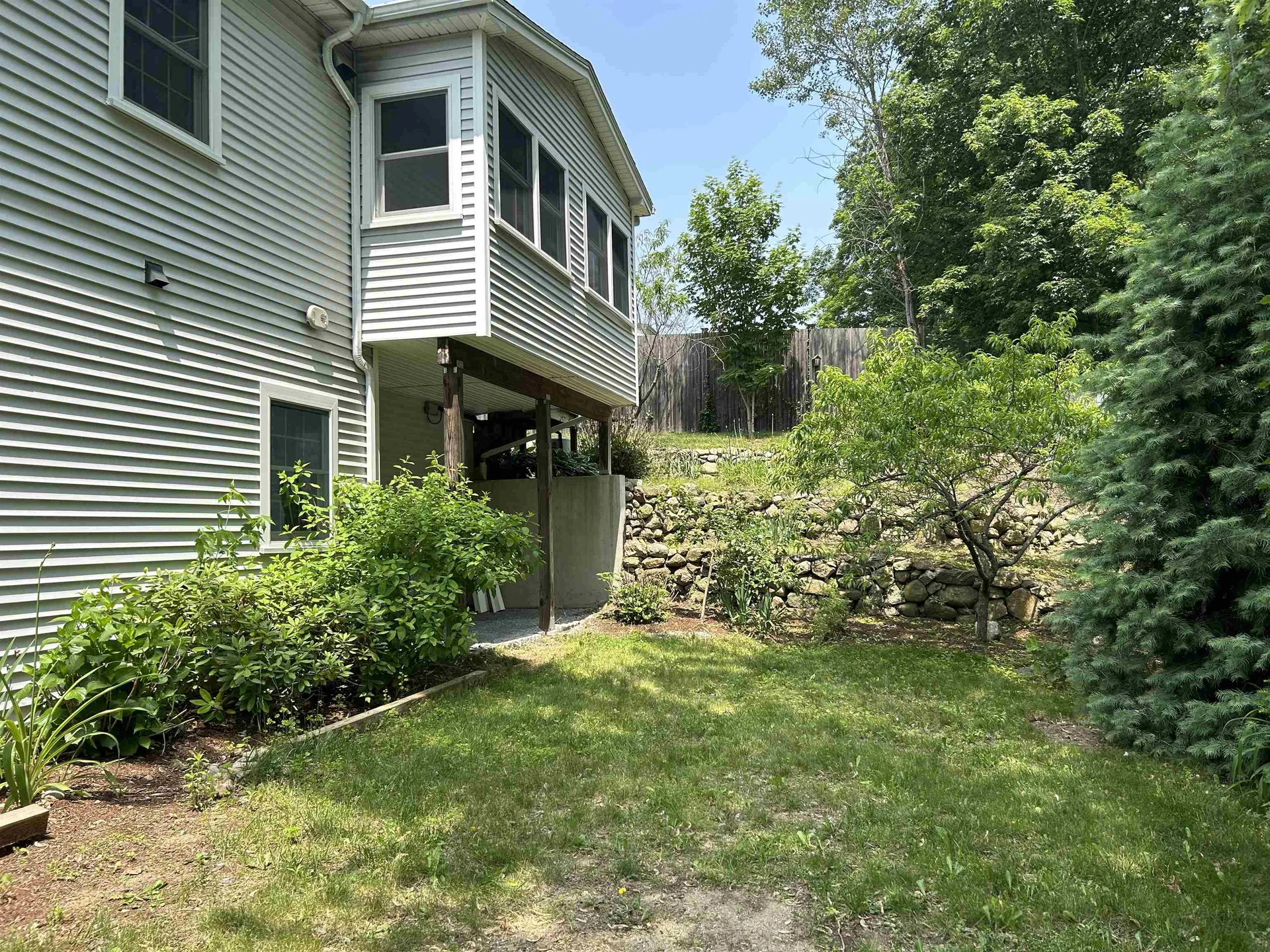 9 Woodlawn Avenue Bedford NH 03110
