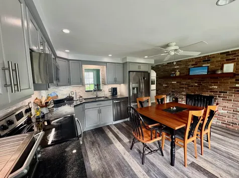 653 Skyboro E Road Pownal VT 05261