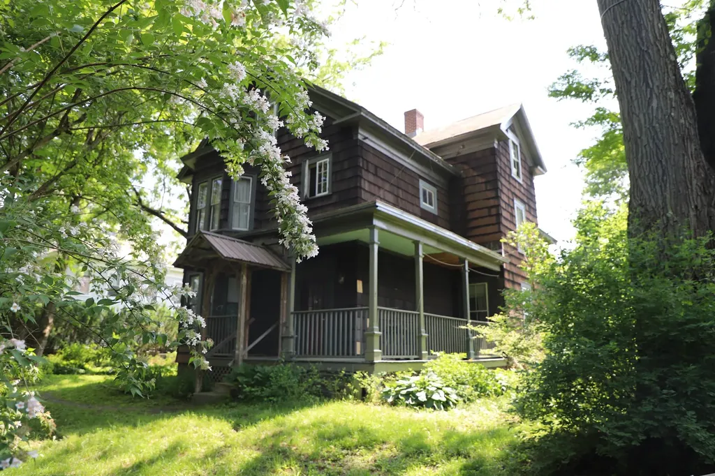 27 Westminster Terrace Rockingham VT 05101