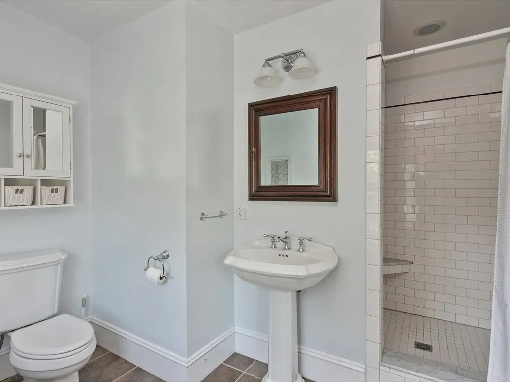 159 Loomis Street Burlington VT 05401