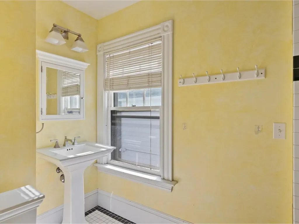 159 Loomis Street Burlington VT 05401