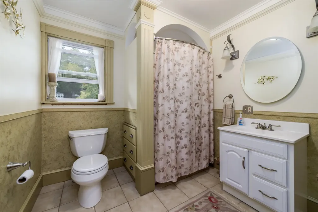 31 Abbey Road Hartford VT 05001