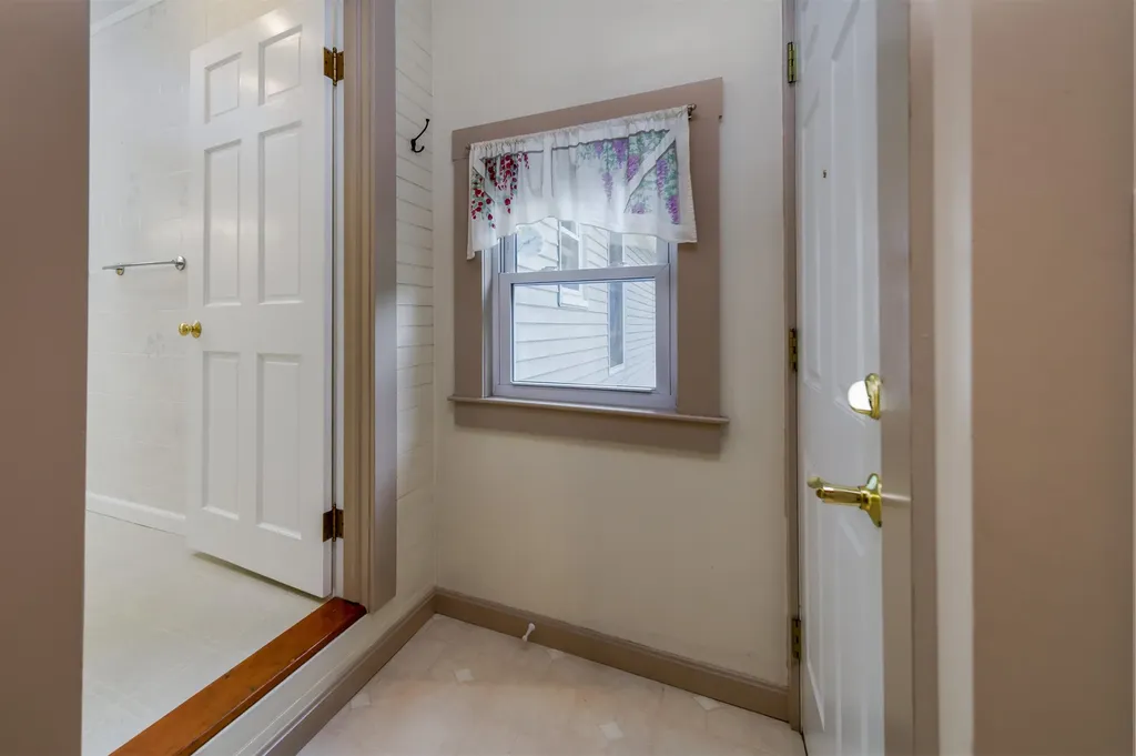 31 Abbey Road Hartford VT 05001