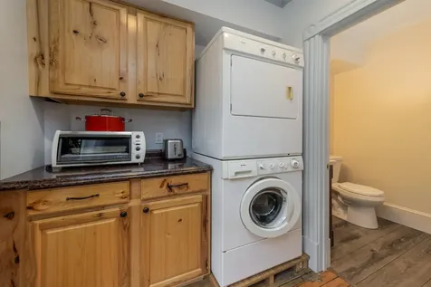 31 Abbey Road Hartford VT 05001