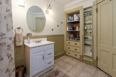 31 Abbey Road Hartford VT 05001