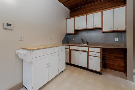 31 Abbey Road Hartford VT 05001