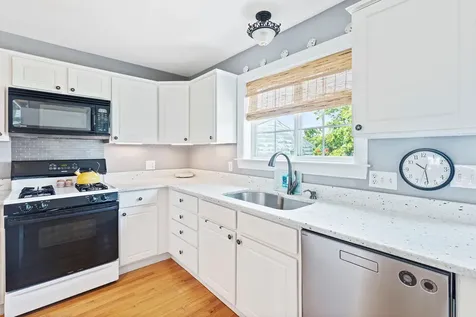 29 Nudd Avenue Hampton NH 03842