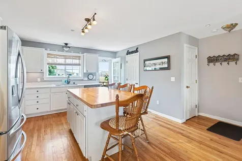 29 Nudd Avenue Hampton NH 03842