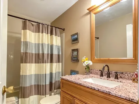 40 Laurel Court Nashua NH 03062