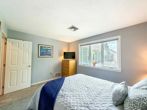 40 Laurel Court Nashua NH 03062