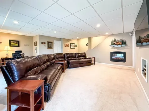 40 Laurel Court Nashua NH 03062
