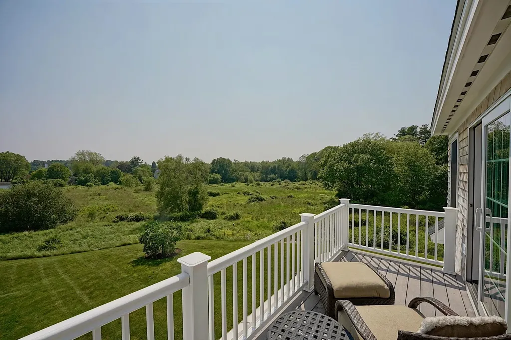 16 Maple Road North Hampton NH 03862
