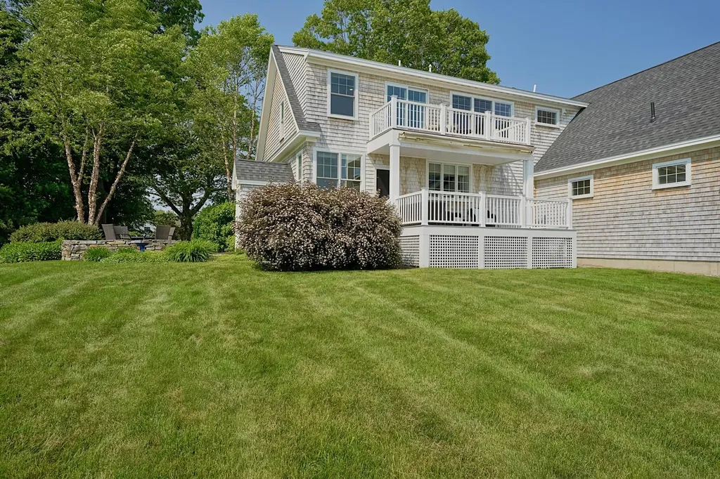 16 Maple Road North Hampton NH 03862