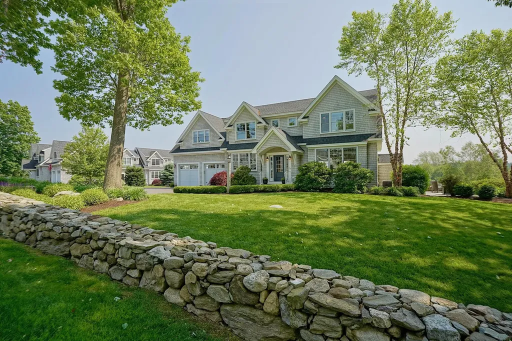 16 Maple Road North Hampton NH 03862