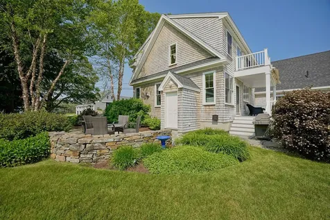 16 Maple Road North Hampton NH 03862