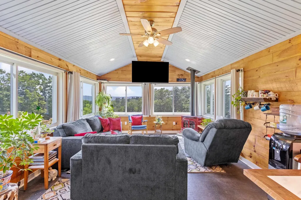 110 Pattee Hill Road Goffstown NH 03045