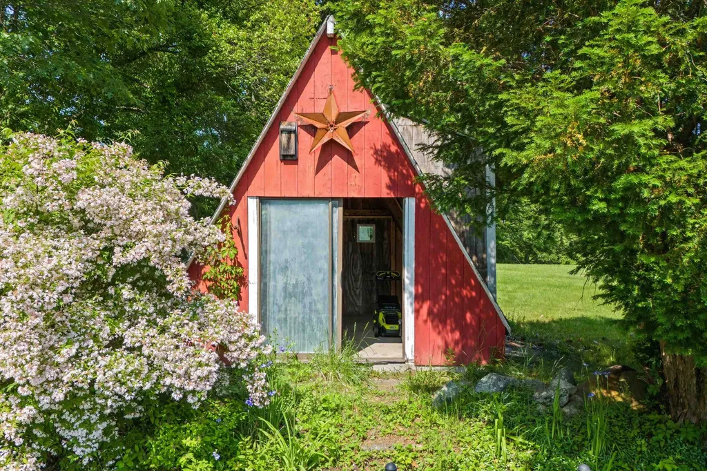 110 Pattee Hill Road Goffstown NH 03045