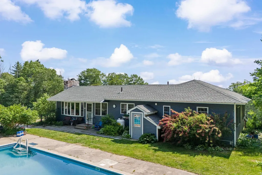 110 Pattee Hill Road Goffstown NH 03045