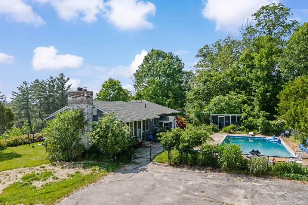 110 Pattee Hill Road Goffstown NH 03045