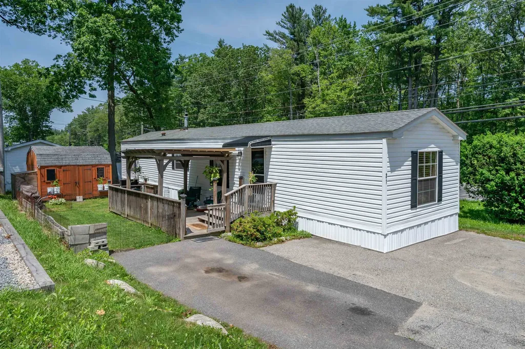 139 Rockingham Road Derry NH 03038