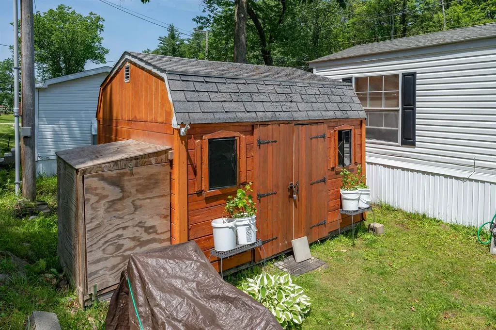 139 Rockingham Road Derry NH 03038