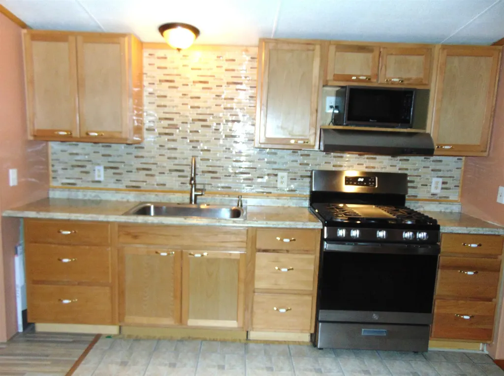 139 Rockingham Road Derry NH 03038