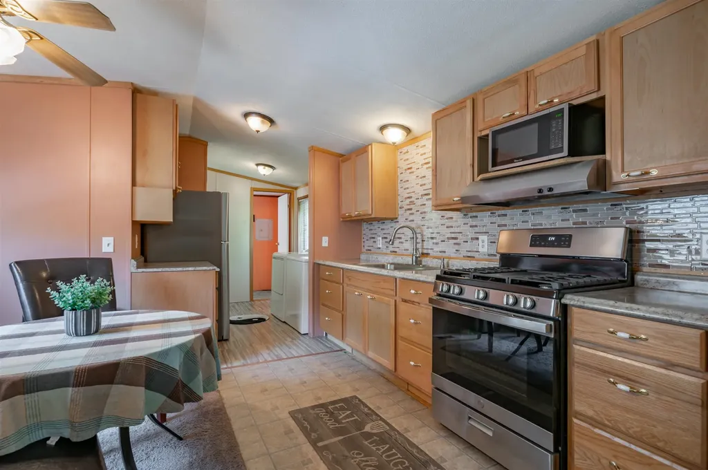 139 Rockingham Road Derry NH 03038