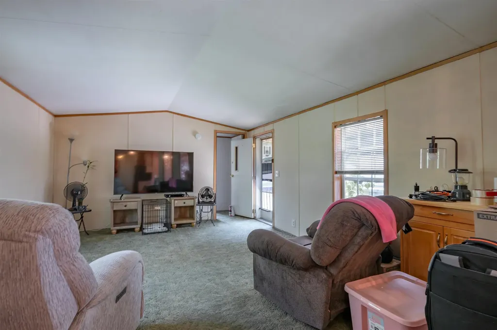 139 Rockingham Road Derry NH 03038