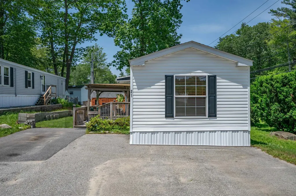 139 Rockingham Road Derry NH 03038