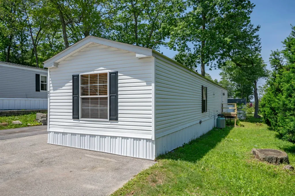 139 Rockingham Road Derry NH 03038