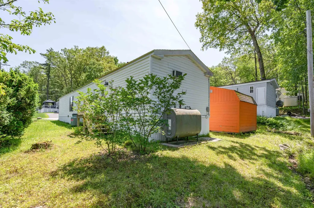 139 Rockingham Road Derry NH 03038