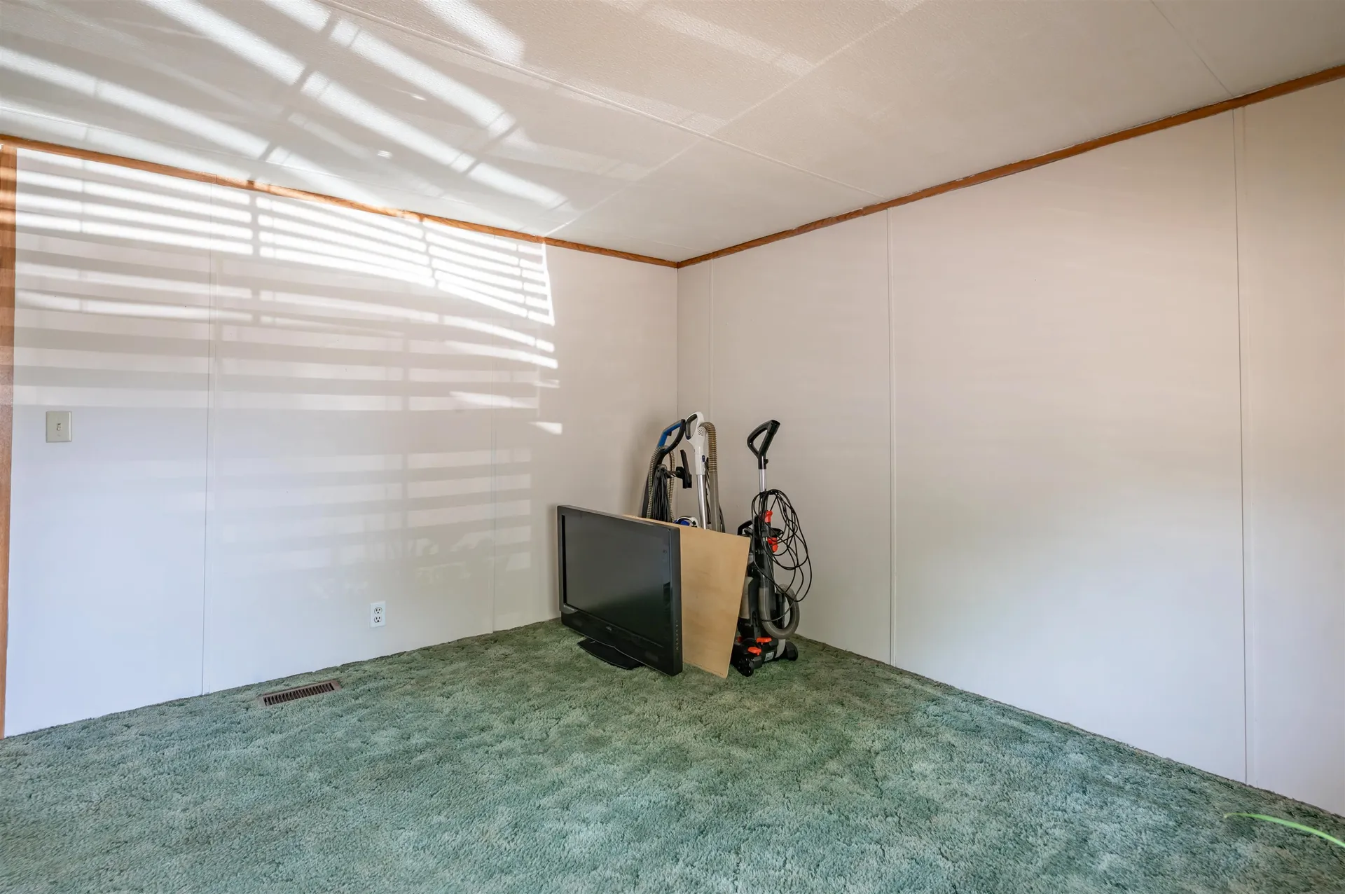 139 Rockingham Road Derry NH 03038