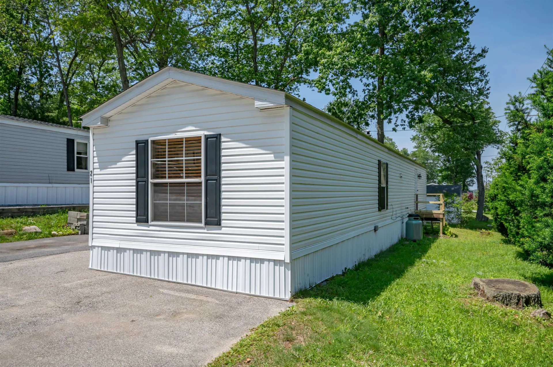 139 Rockingham Road Derry NH 03038