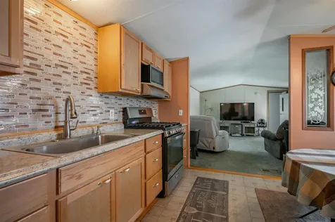 139 Rockingham Road Derry NH 03038