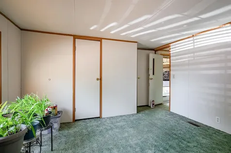 139 Rockingham Road Derry NH 03038