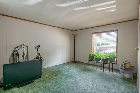 139 Rockingham Road Derry NH 03038