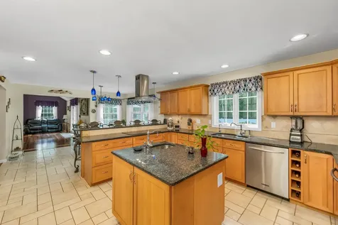 8 Nicholas Way Seabrook NH 03874