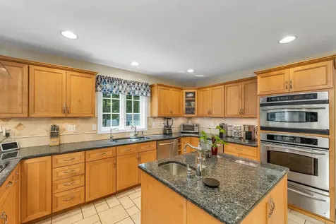 8 Nicholas Way Seabrook NH 03874