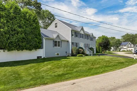 8 Nicholas Way Seabrook NH 03874