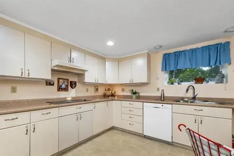 8 Nicholas Way Seabrook NH 03874